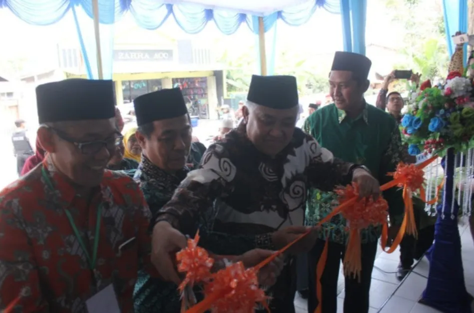 Peresmian percetakkan di SMK Muhammadyah 2 Muntilan bersama Dien Syamsudin