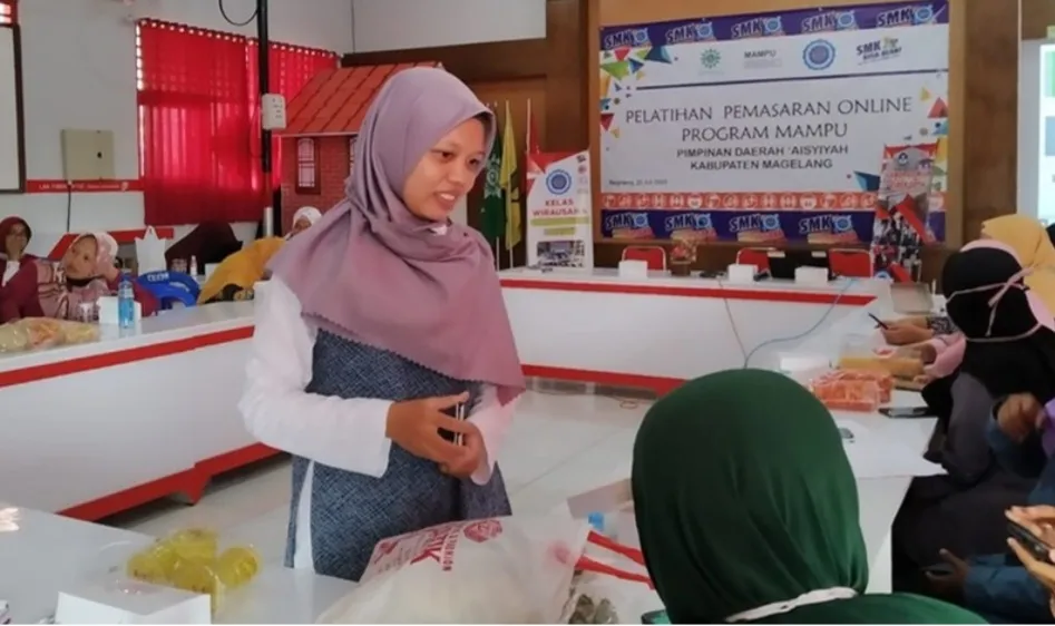 Menggelar sekolah wirausah di smk