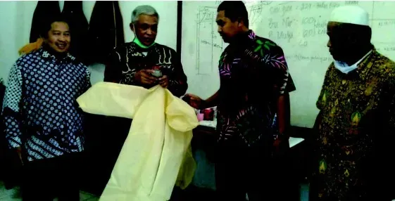 Tinjau produksi APD