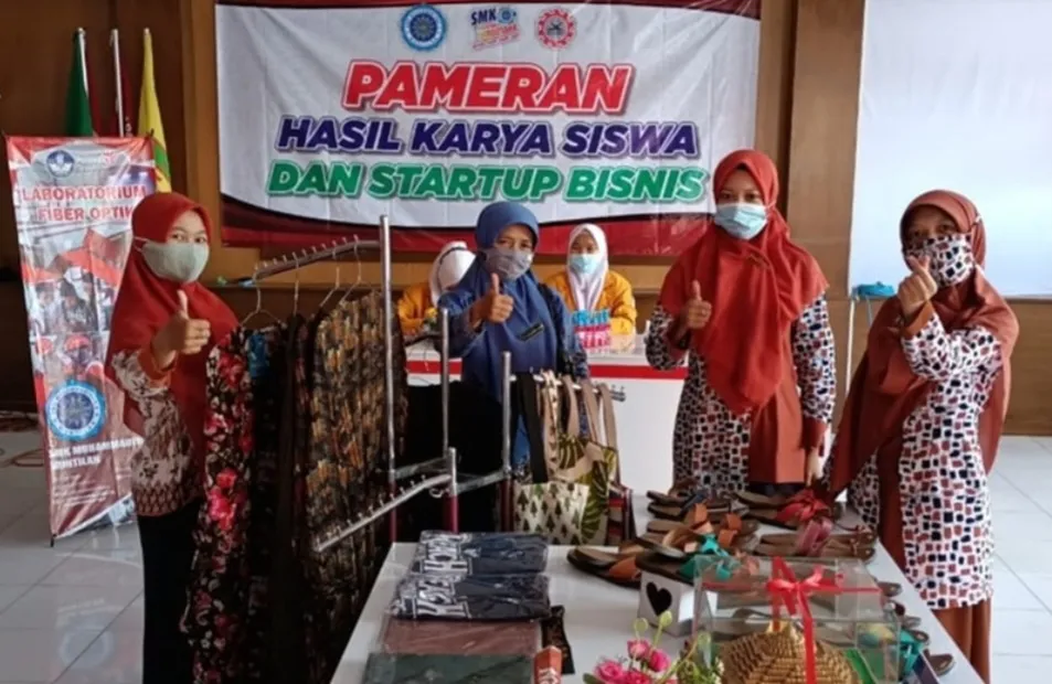 Kepedulian smk berbagi masker