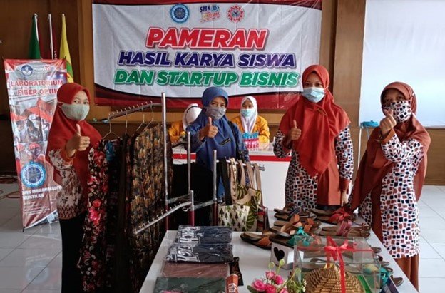 Karya Siswa dan Start-Up Bisnis SMK Muhammadiyah 2 Muntilan Dipamerkan