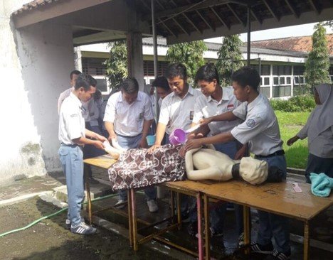 Praktik Pemulasaran Jenazah, SMK Muhammadiyah 2 Muntilan Hadirkan Orang Tua