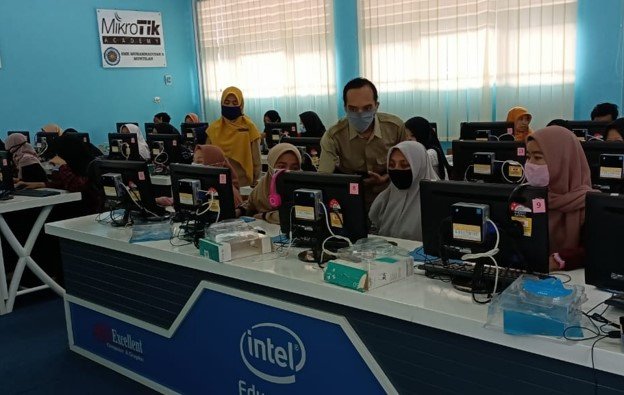 SMK Mudamu Gelar Uji Kompetensi Bahasa Inggris Berbasis Online