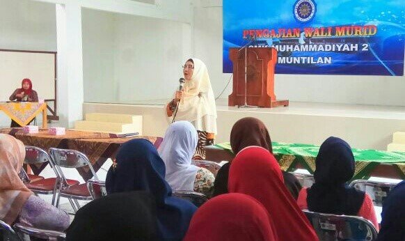 SMK Muhammadiyah 2 Muntilan Beri Bekal Ilmu Mendidik Anak Kepada Wali Murid