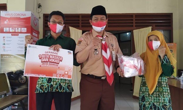 Wujudkan Kepedulian Terhadap Bangsa, SMK Muhammadiyah 2 Muntilan Bagikan 10 Ribu Masker